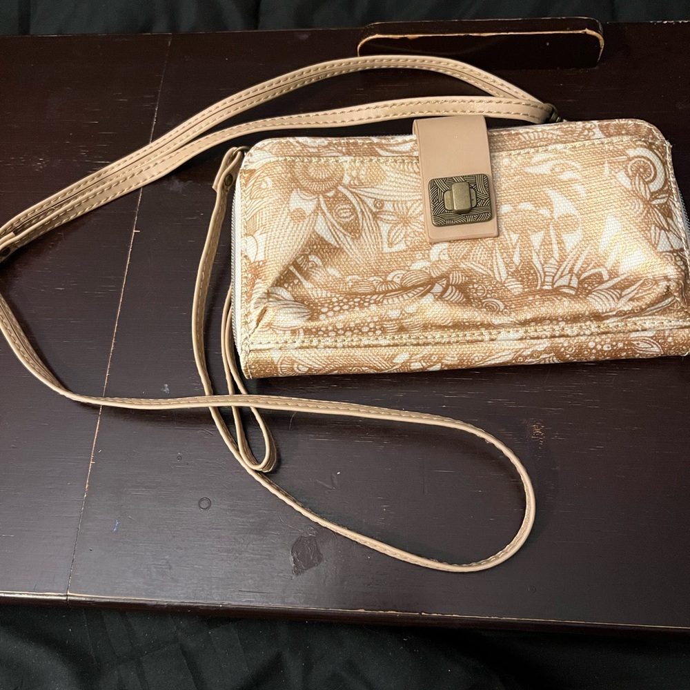 Sakroots Metallic Gold and Cream Crossbody Wallet - Picture 13 of 13